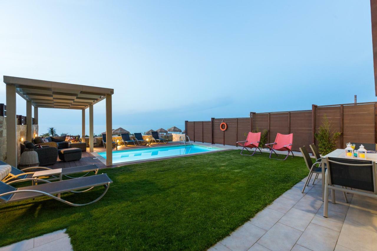 Espera Luxury Beach Front Residence With Pool & Bbq, By Thinkvilla レティムノ エクステリア 写真